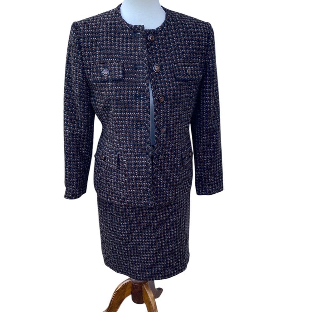 Elegant Women's Houndstooth Jacket and Skirt Set